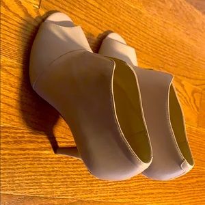 NINE WEST- Peeptoe Booties